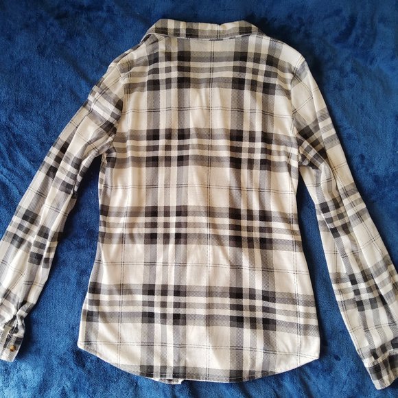Passport Plaid Collar button up Soft Long sleeve plaid flannel top with Pockets! - Picture 3 of 5